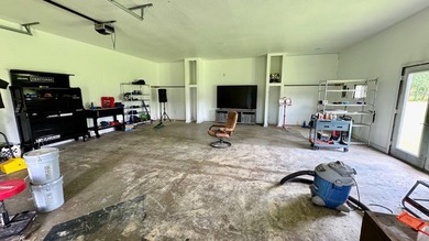 Ultrahip, fully remodeled 4 bedroom, 2.5 bath home on 2 acres - photo 31
