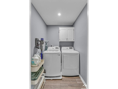 Look no further, this turn-key townhome has it all! This move-in - photo 32