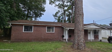 Investor Special - Endless Potential! Bring your vision and - photo 3