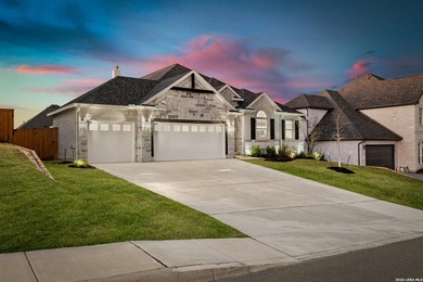 Lose the traffic and escape to your gated sanctuary overlooking - photo 1