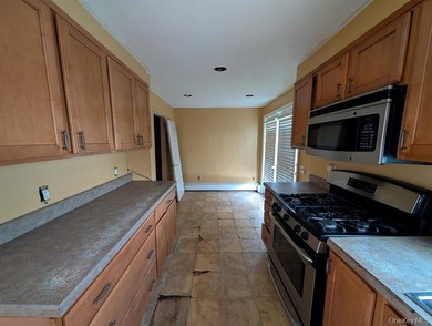 Don't miss the opportunity to own this charming 3-bedroom - photo 4
