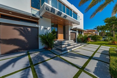 Experience unparalleled modern waterfront luxury in prestigious - photo 4