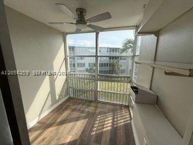 Discover this spacious and beautifully renovated 1,677 SF - photo 7