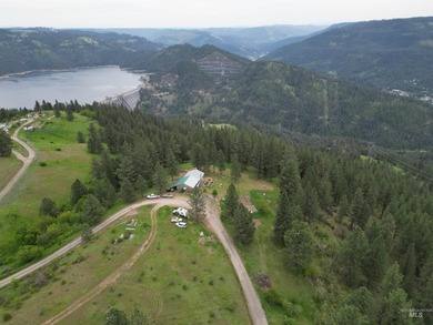 If you've been dreaming of an off-grid lifestyle, this is your - photo 21
