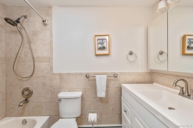 Welcome to easy, low-maintenance living in this well-maintained - photo 21