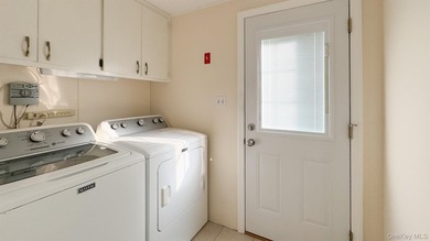 Welcome to easy, low-maintenance living in this well-maintained - photo 22