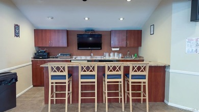 Welcome to easy, low-maintenance living in this well-maintained - photo 31