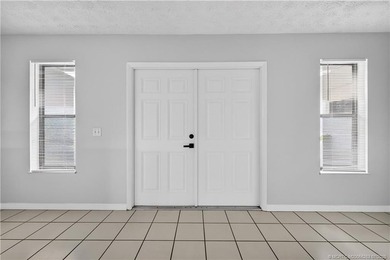 Welcome Home! Beautiful 3 Bedroom 2 Bath + large Den/Flex Space - photo 5