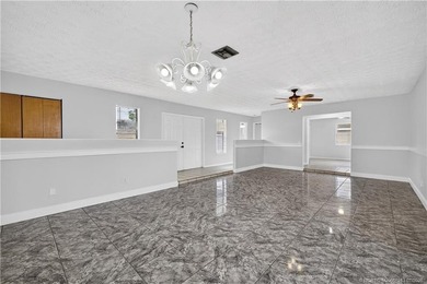 Welcome Home! Beautiful 3 Bedroom 2 Bath + large Den/Flex Space - photo 8