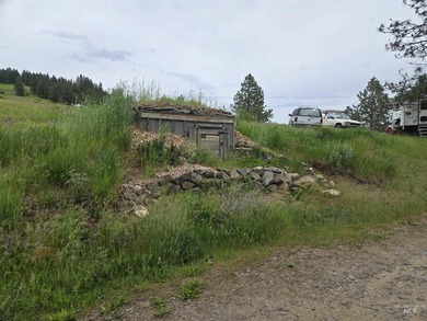 If you've been dreaming of an off-grid lifestyle, this is your - photo 49