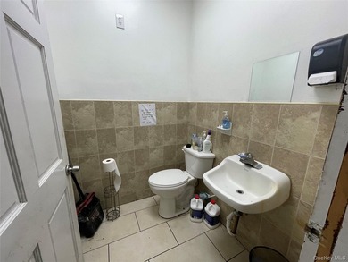 Prime Location! Across From Motor Vehicle Dept and JFK, 4,620 - photo 12