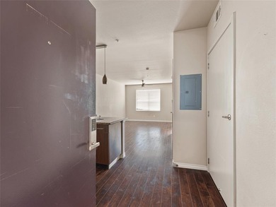 Beautiful &amp; Modern Condo Move-In Ready. This is a 1 bedroom, 1