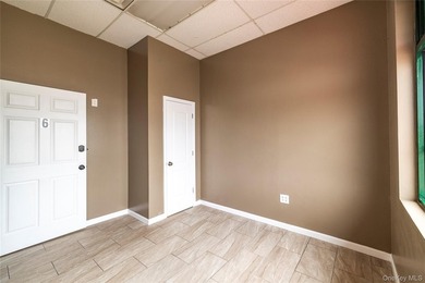 Prime Location! Across From Motor Vehicle Dept and JFK, 4,620 - photo 19