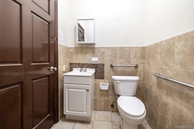 Prime Location! Across From Motor Vehicle Dept and JFK, 4,620 - photo 28