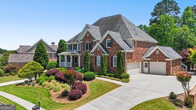 Golf-front Bentwater brick home with a private pool, a three-car - photo 2