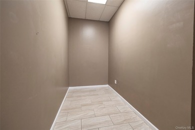 Prime Location! Across From Motor Vehicle Dept and JFK, 4,620 - photo 32