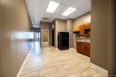 Prime Location! Across From Motor Vehicle Dept and JFK, 4,620 - photo 33