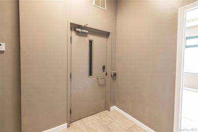 Prime Location! Across From Motor Vehicle Dept and JFK, 4,620 - photo 37