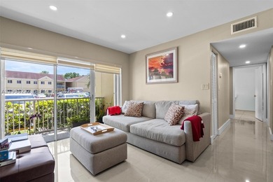 Spacious and upgraded 2-bed, 2-bath corner unit in Willow Walk - photo 3