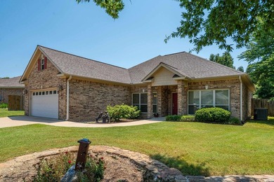 Welcome home to easy living in this beautifully maintained brick - photo 2