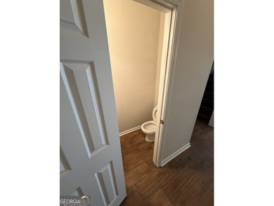 Discover this beautifully maintained 3-bedroom, 2.5-bath home - photo 4