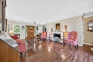 Country living meets classy elegance, the essence of the iconic - photo 11