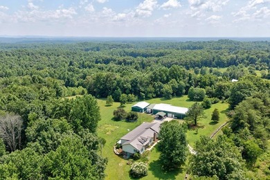 Country living meets classy elegance, the essence of the iconic - photo 33
