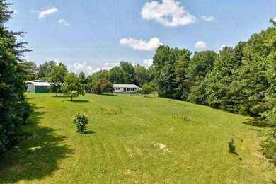 Country living meets classy elegance, the essence of the iconic - photo 44