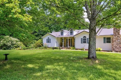 Country living meets classy elegance, the essence of the iconic - photo 53