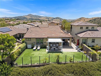 Wake up to peaceful hillside views and enjoy the rare - photo 1
