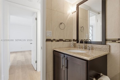 Beautifully updated 2BD/2BA condo in the heart of Aventura near - photo 4