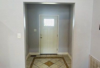 Welcome home to this well-maintained 3-bedroom, 2-bath home - photo 2