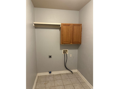 Welcome home to this well-maintained 3-bedroom, 2-bath home - photo 7