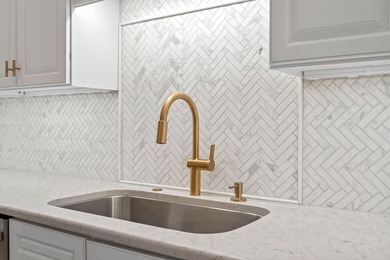 Stunning Luxury Townhome in Ellerslie - Priced Well Below - photo 22