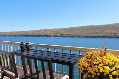 Enjoy maintenance-free lake living in this top level, penthouse - photo 2
