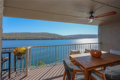 Enjoy maintenance-free lake living in this top level, penthouse - photo 4