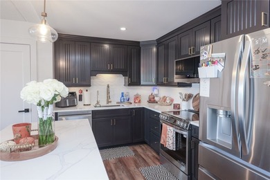 Enjoy maintenance-free lake living in this top level, penthouse - photo 5