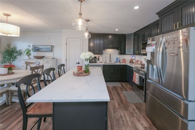 Enjoy maintenance-free lake living in this top level, penthouse - photo 6