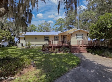 Beautiful retreat on the St. Johns River. Country setting that - photo 2