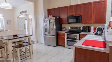 Welcome to this spacious, well-maintained home offering comfort - photo 6
