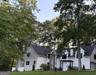 Lake Home For Sale in Dawsonville, Georgia