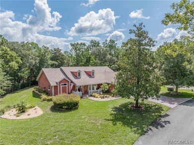 WELL APPOINTED AND BEAUTIFULLY MAINTAINED 3/2/2 POOL HOME on .32 - photo 2