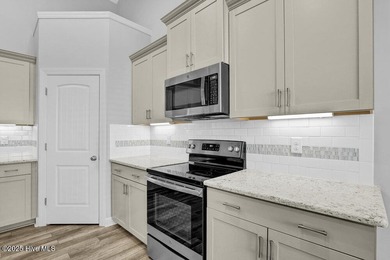 Welcome to a BEAUTIFUL, like-new 4 bedroom, 3 bath home located - photo 6