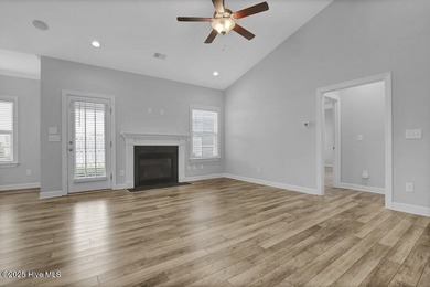 Welcome to a BEAUTIFUL, like-new 4 bedroom, 3 bath home located - photo 9
