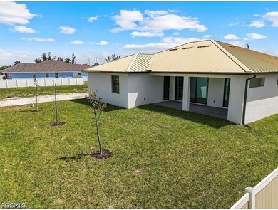 Welcome to your dream home in Cape Coral! This stunning single - photo 32