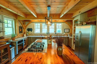 Beautiful timber frame home featuring a stunning rustic style - photo 35