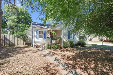 Located in Savannah's vibrant & artsy Victory Heights - photo 1