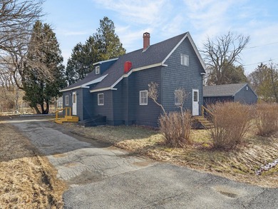 Welcome to 8 Autumn Street in Rockland--a spacious in-town - photo 3