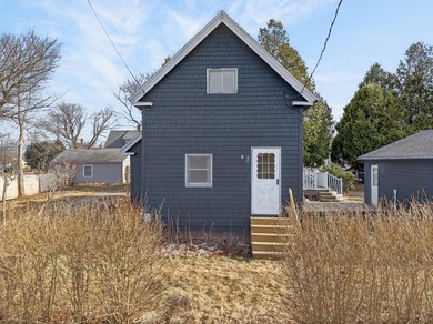 Welcome to 8 Autumn Street in Rockland--a spacious in-town - photo 4