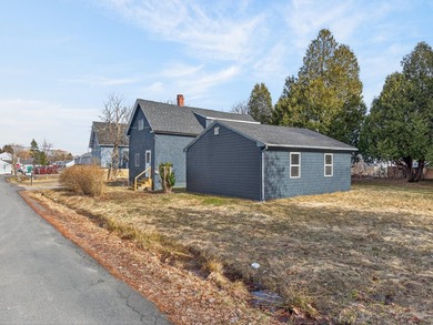 Welcome to 8 Autumn Street in Rockland--a spacious in-town - photo 6